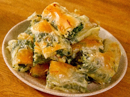 Вита баница от готови одрински кори с лапад, яйца и сирене - снимка на рецептата